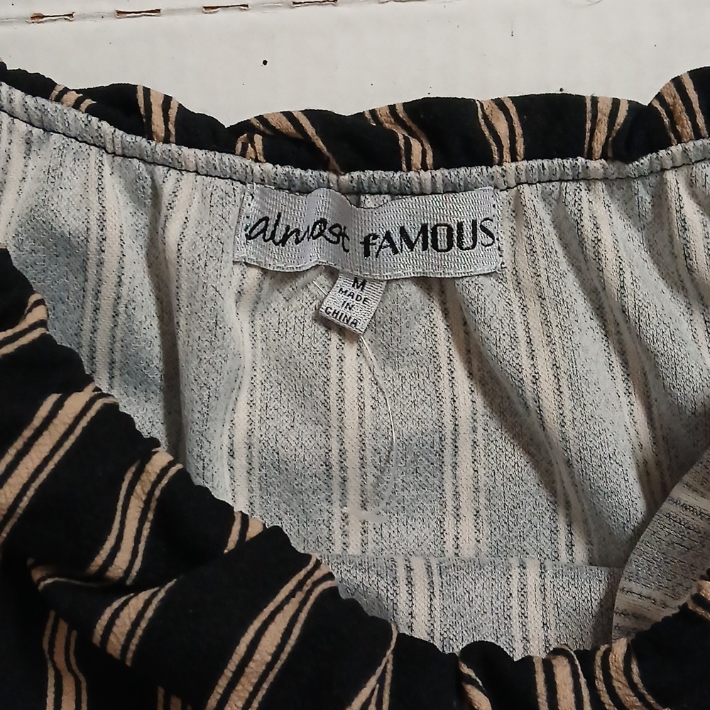 Almost Famous Women's Black & Creme Strip Sleeveless Jumper Romper Size Medium - Picture 8 of 8